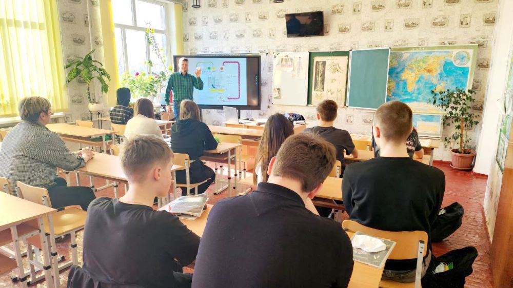 Представители Экологического оператора Херсонской области провели экоуроки для учеников Нижнесерогозской школы Представители Экологического оператора Херсонской области провели экоуроки для учеников Нижнесерогозской школы