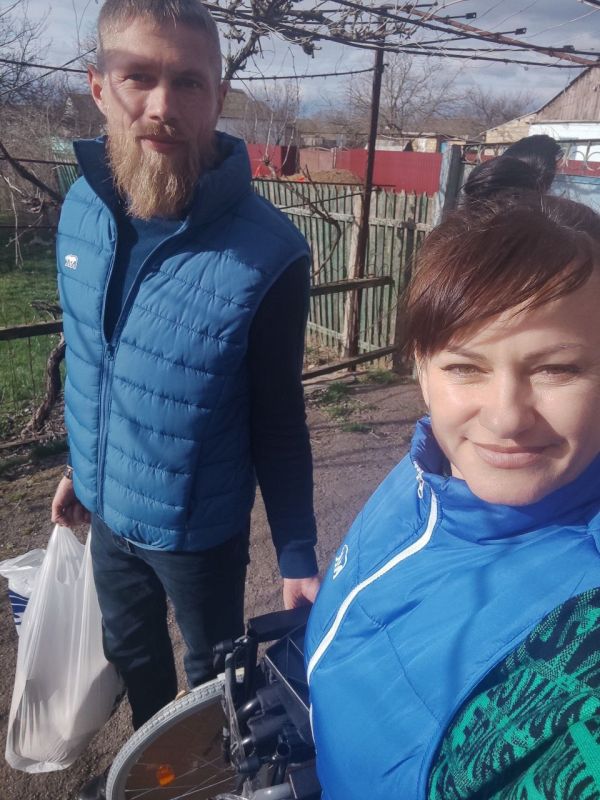 Каховские единороссы передали инвалидную коляску маломобильной женщине из села Богдановка Каховские единороссы передали инвалидную коляску маломобильной женщине из села Богдановка