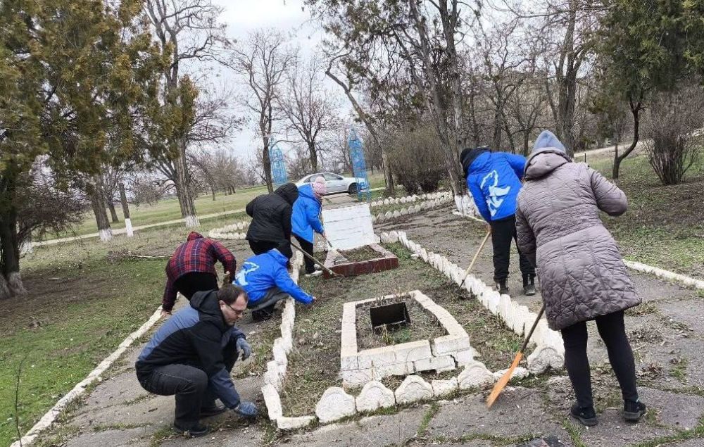 В селе Рубановка Великолепетихского округа убрали территорию возле памятников Великой Отечественной войны В селе Рубановка Великолепетихского округа убрали территорию возле памятников Великой Отечественной войны