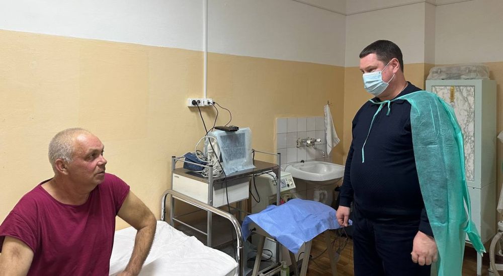 Глава городского округа город Новая Каховка Виталий Гура посетил больницу в Новой Каховке Глава городского округа город Новая Каховка Виталий Гура посетил больницу в Новой Каховке