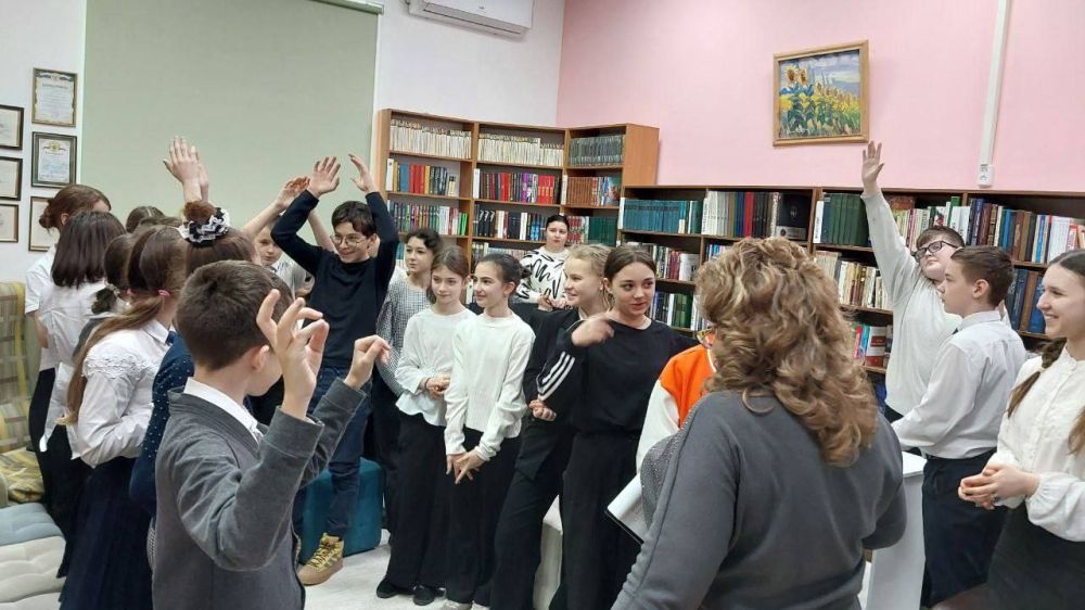 «Все профессии нужны, все профессии важны» - для школьников Геническа провели познавательный час «Все профессии нужны, все профессии важны» - для школьников Геническа провели познавательный час