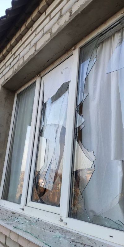В результате обстрела ВСУ поселка Днепряны повреждены частные дома В результате обстрела ВСУ поселка Днепряны повреждены частные дома