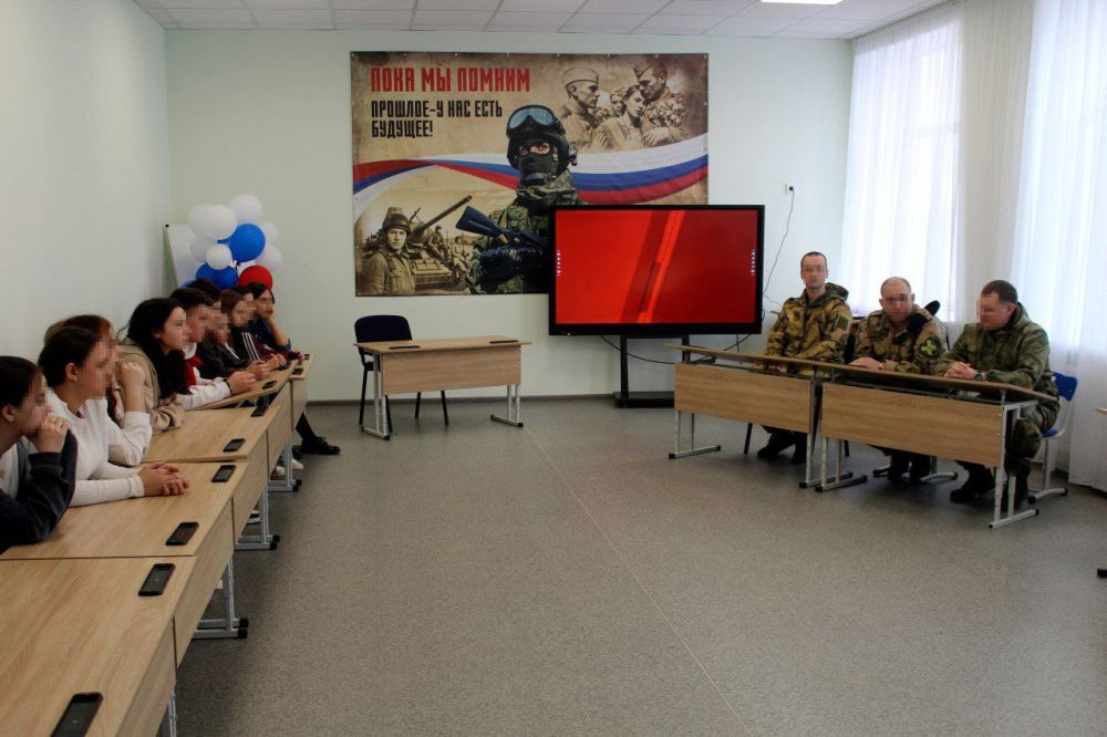 Росгвардейцы провели тематический круглый стол для учеников Вадимской школы Каланчакского округа Росгвардейцы провели тематический круглый стол для учеников Вадимской школы Каланчакского округа