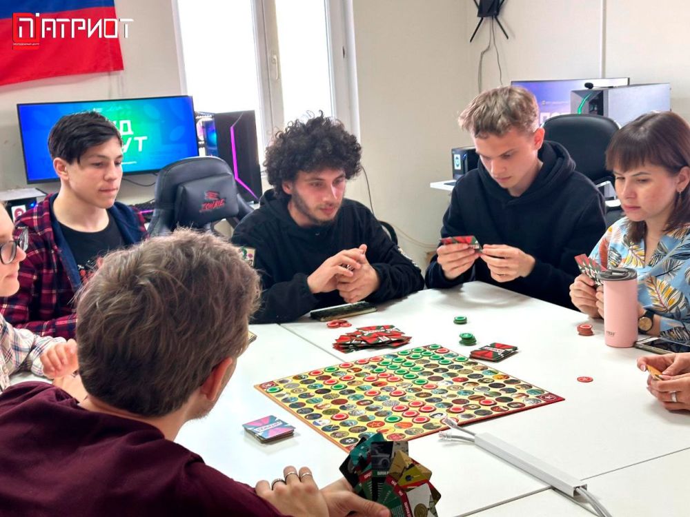 Мы снова в игре!. На базе «Молодёжного центра "Патриот" продолжается чемпионат по настольным играм. Продолжаем играть в военно-патриотическую игру "Победа", главная цель которой выстроить линию победы, тактически выставляя... Мы снова в игре!. На базе «Молодёжного центра "Патриот" продолжается чемпионат по настольным играм. Продолжаем играть в военно-патриотическую игру "Победа", главная цель которой выстроить линию победы, тактически выставляя...
