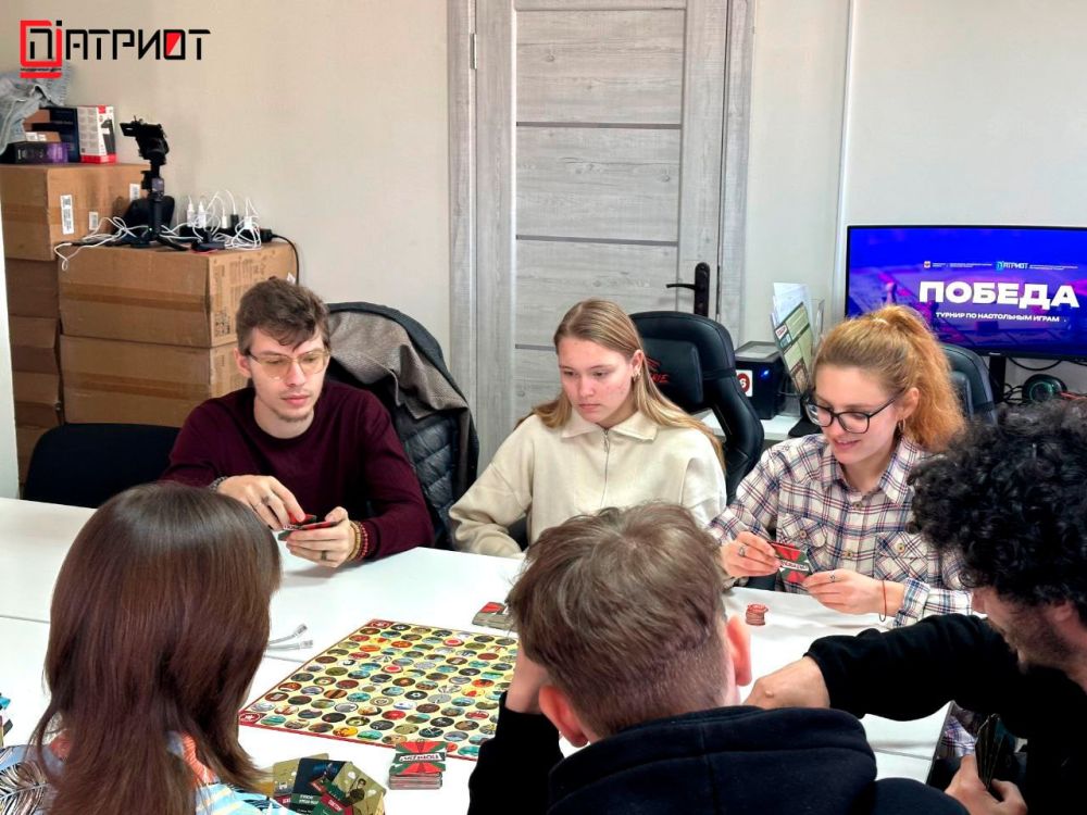 Мы снова в игре!. На базе «Молодёжного центра "Патриот" продолжается чемпионат по настольным играм. Продолжаем играть в военно-патриотическую игру "Победа", главная цель которой выстроить линию победы, тактически выставляя... Мы снова в игре!. На базе «Молодёжного центра "Патриот" продолжается чемпионат по настольным играм. Продолжаем играть в военно-патриотическую игру "Победа", главная цель которой выстроить линию победы, тактически выставляя...