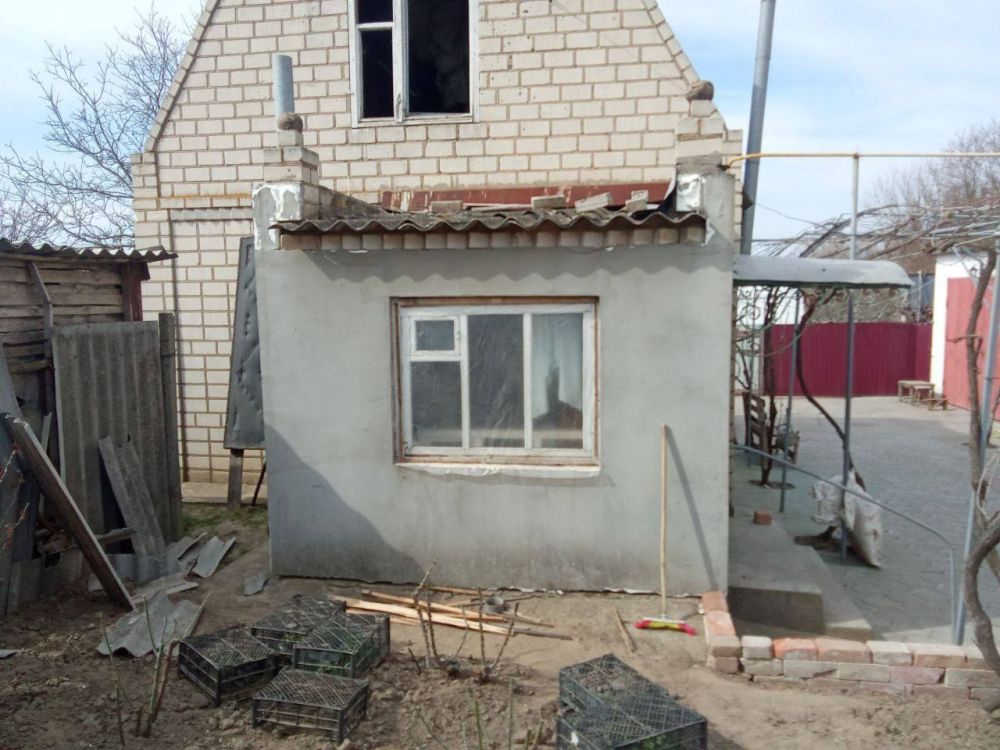 Украинские боевики за прошедшие сутки несколько раз обстреляли жилой сектор поселка Днепряны Украинские боевики за прошедшие сутки несколько раз обстреляли жилой сектор поселка Днепряны