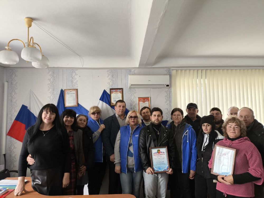 С наступающим Днем работника культуры сотрудников ДК в селе Вольное поздравили активисты «Единой России» С наступающим Днем работника культуры сотрудников ДК в селе Вольное поздравили активисты «Единой России»