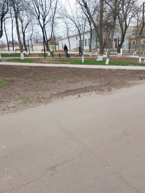 МКУ «Возрождение» продолжает работы по благоустройству парка в пгт Нижние Серогозы МКУ «Возрождение» продолжает работы по благоустройству парка в пгт Нижние Серогозы