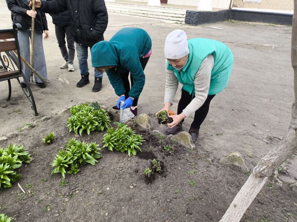 День работника культуры 2025 года ознаменовался не только торжественными мероприятиями, но и практическими делами, направленными на благоустройство культурных учреждений День работника культуры 2025 года ознаменовался не только торжественными мероприятиями, но и практическими делами, направленными на благоустройство культурных учреждений