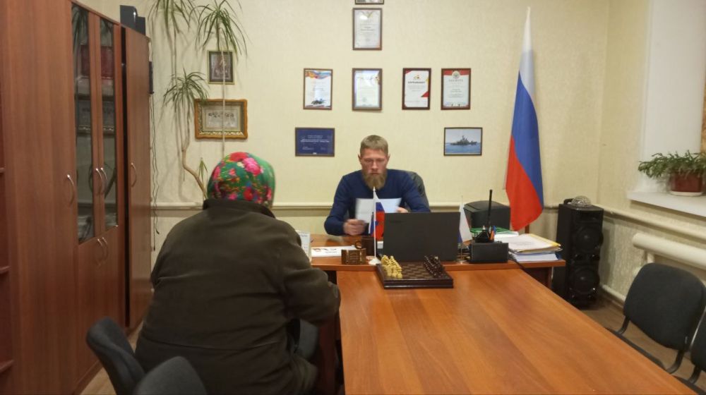 Начальник Малокаховского территориального отдела Роман Назаров продолжает проводить регулярный прием граждан Начальник Малокаховского территориального отдела Роман Назаров продолжает проводить регулярный прием граждан
