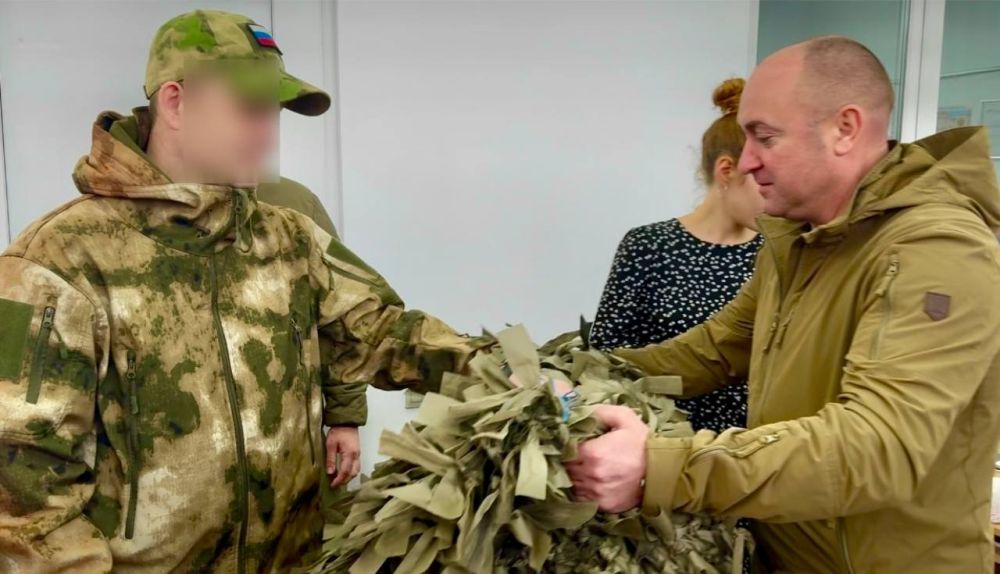 В рамках гуманитарной миссии «Единой России» депутаты регионального парламента Юрий Ковалев и Владимир Косов совместно с Председателем Херсонской областной Думы Татьяной Томилиной передали партию маскировочных сетей... В рамках гуманитарной миссии «Единой России» депутаты регионального парламента Юрий Ковалев и Владимир Косов совместно с Председателем Херсонской областной Думы Татьяной Томилиной передали партию маскировочных сетей...
