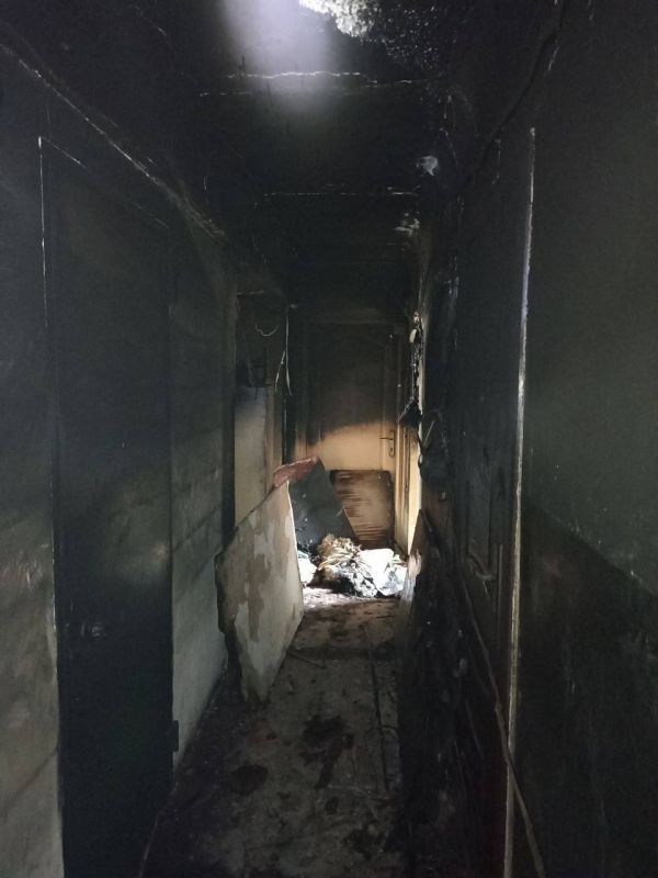 Опубликованы кадры последствий пожара в многоквартирном доме в Новой Каховке Опубликованы кадры последствий пожара в многоквартирном доме в Новой Каховке