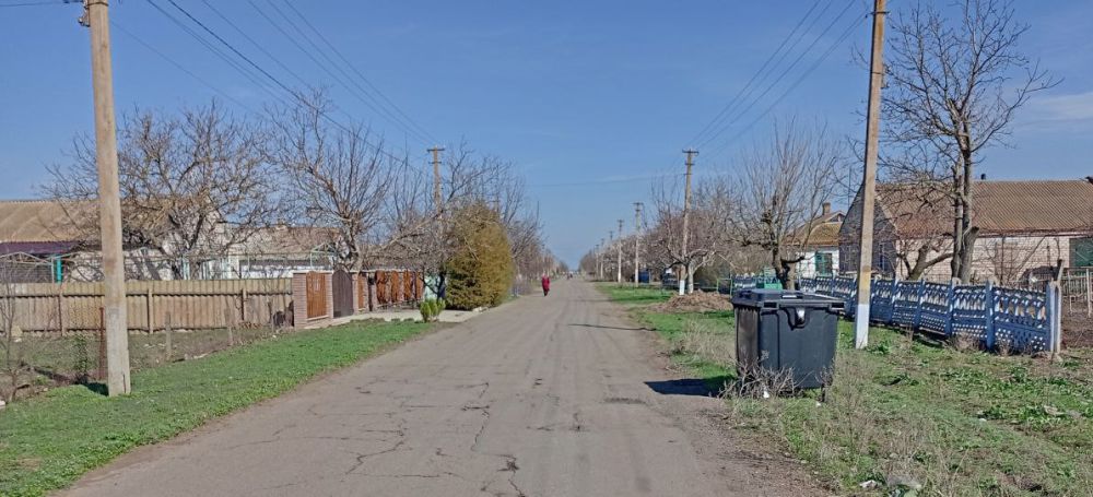 Экологический оператор установил новые контейнеры в Каховском округе Экологический оператор установил новые контейнеры в Каховском округе