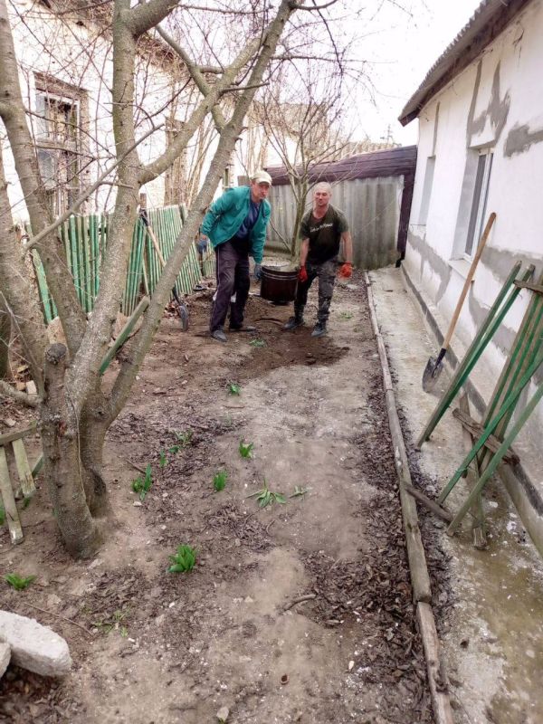 С заботой о ветеранах: вывоз мусора для Анны Петровны Пашко С заботой о ветеранах: вывоз мусора для Анны Петровны Пашко