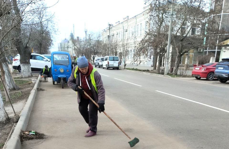 Какие работы по благоустройству сегодня ведутся в Геническе Какие работы по благоустройству сегодня ведутся в Геническе