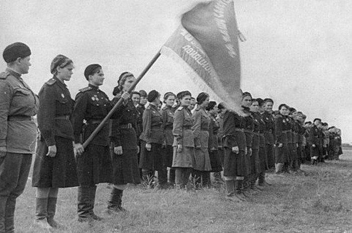 "Ночные ведьмы" – "Дунькин полк" "Ночные ведьмы" – "Дунькин полк"