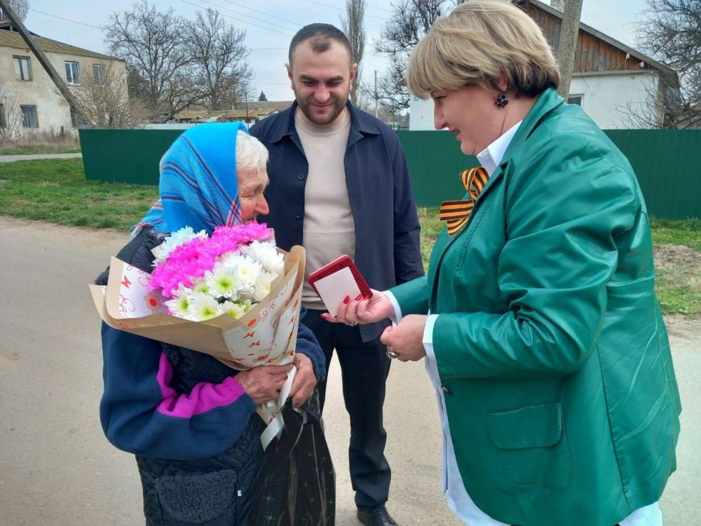 Ветеранам Великой Отечественной войны, проживающим в Каланчакском округе, вручили памятные награды Ветеранам Великой Отечественной войны, проживающим в Каланчакском округе, вручили памятные награды