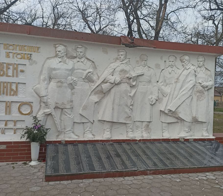 В Голой Пристани благоустраивают мемориальные объекты к 80-летию Победы в Великой Отечественной войне В Голой Пристани благоустраивают мемориальные объекты к 80-летию Победы в Великой Отечественной войне