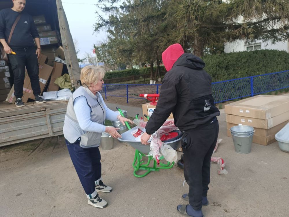 Центр развития региона» города Донецк передал гуманитарную помощь для аграриев Добропольского сельского поселения Голопристанского округа Центр развития региона» города Донецк передал гуманитарную помощь для аграриев Добропольского сельского поселения Голопристанского округа