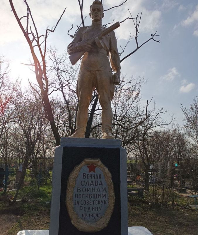 В селе Новофедоровка прошел субботник у памятника «Вечная Слава Героям» В селе Новофедоровка прошел субботник у памятника «Вечная Слава Героям»