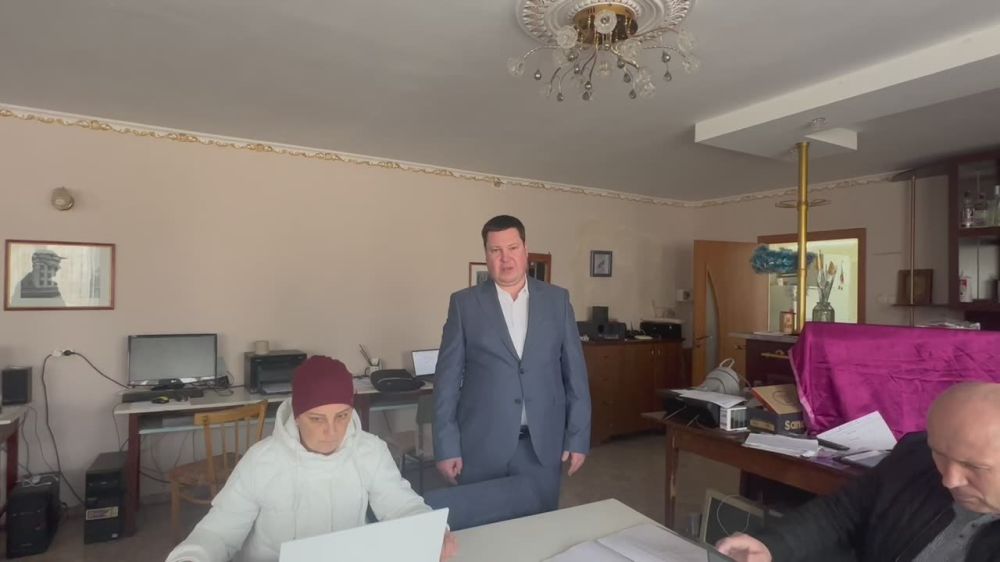 Виталий Гура: Посетил наши учебные заведения и с радостью могу сообщить, что все педагоги находятся на местах, и обучение продолжается в онлайн формате