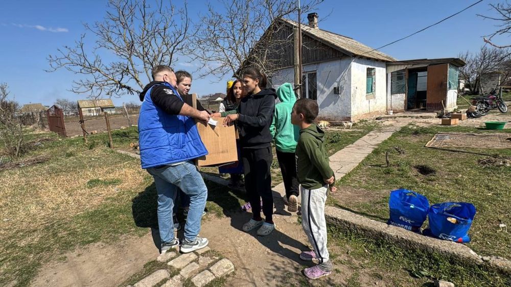 Выдача гуманитарной помощи многодетным семьям Выдача гуманитарной помощи многодетным семьям