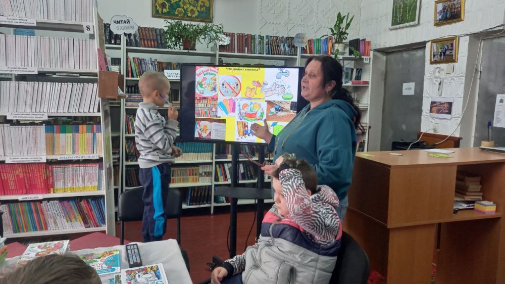 В Международный день детской книги в Раздольненской библиотеке прошло познавательное мероприятие "Детские писатели от А до Я" В Международный день детской книги в Раздольненской библиотеке прошло познавательное мероприятие "Детские писатели от А до Я"