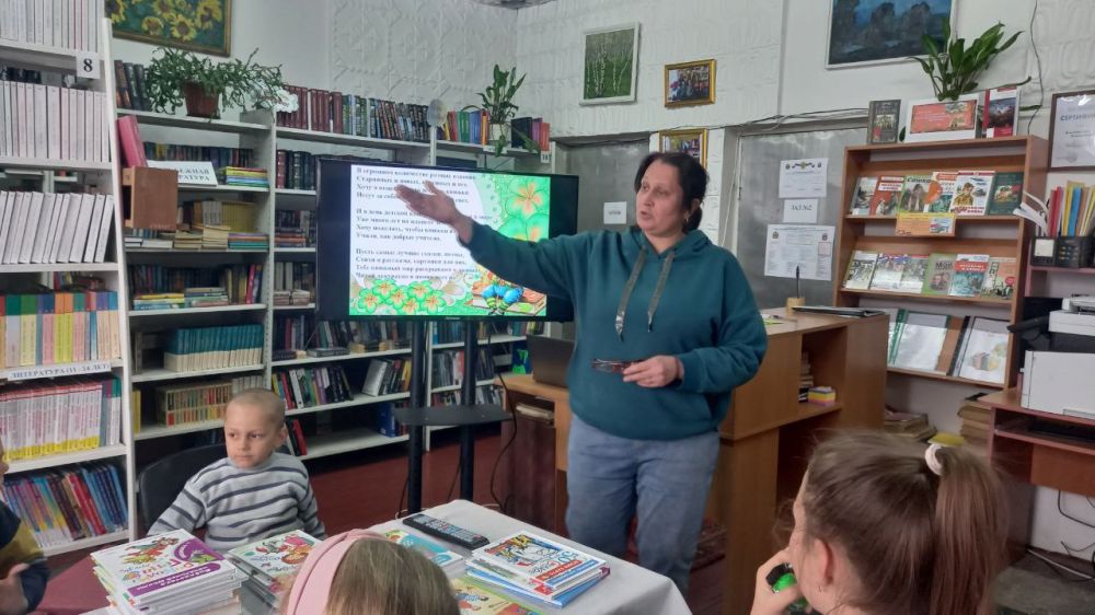 В Международный день детской книги в Раздольненской библиотеке прошло познавательное мероприятие "Детские писатели от А до Я" В Международный день детской книги в Раздольненской библиотеке прошло познавательное мероприятие "Детские писатели от А до Я"