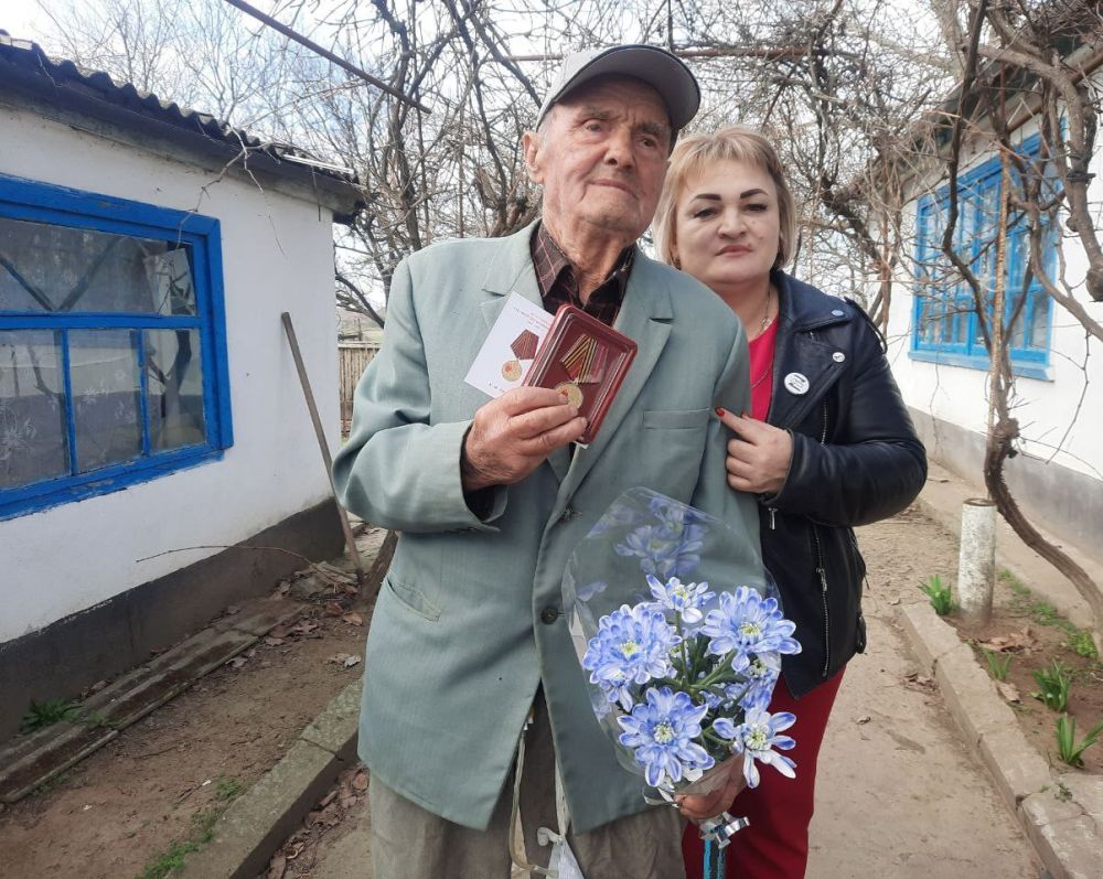 Александр Дудка: Юбилейные медали Победы вручены ветеранам Скадовского округа Александр Дудка: Юбилейные медали Победы вручены ветеранам Скадовского округа