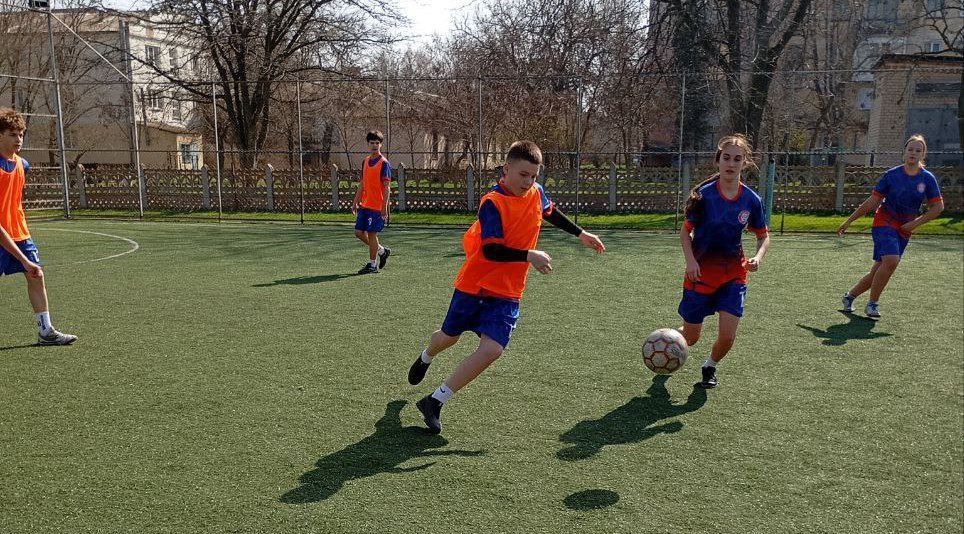 В ГБУ ДО ХО "Спортивная школа Аскания-Нова" Чаплинского муниципального округа состоялся внутришкольный турнир по мини-футболу "Волшебный мяч" В ГБУ ДО ХО "Спортивная школа Аскания-Нова" Чаплинского муниципального округа состоялся внутришкольный турнир по мини-футболу "Волшебный мяч"