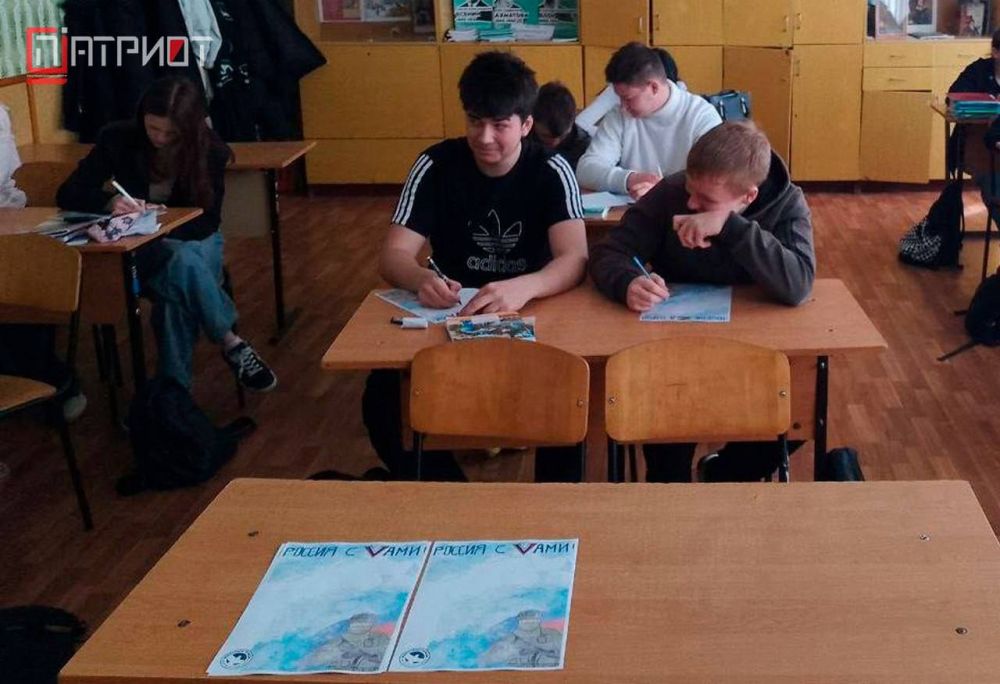Сохраняя память поколений. В Генической школе №4 прошла презентация деятельности Всероссийского общественного движения «Волонтёры Победы» Сохраняя память поколений. В Генической школе №4 прошла презентация деятельности Всероссийского общественного движения «Волонтёры Победы»