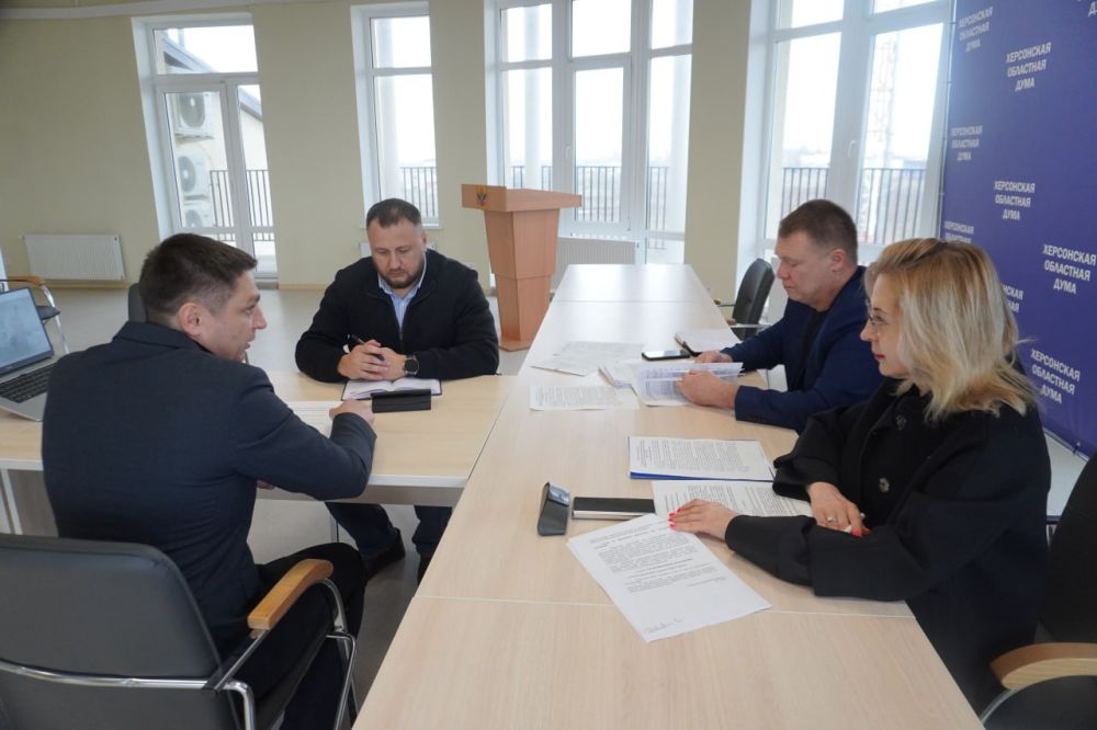 В Херсонской областной Думе прошло заседания Комитета по экономической политике, предпринимательству, промышленности и развитию инфраструктуры под председательством Игоря Щепелина В Херсонской областной Думе прошло заседания Комитета по экономической политике, предпринимательству, промышленности и развитию инфраструктуры под председательством Игоря Щепелина