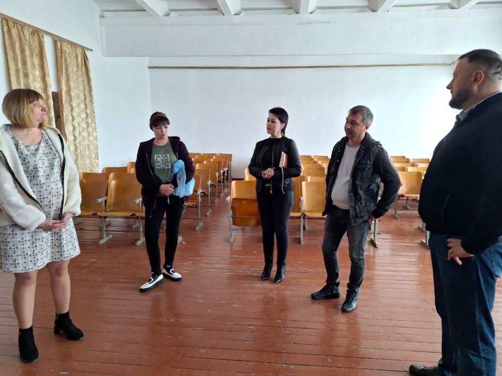 В Азовской школе проводятся осмотры перед началом ремонта В Азовской школе проводятся осмотры перед началом ремонта