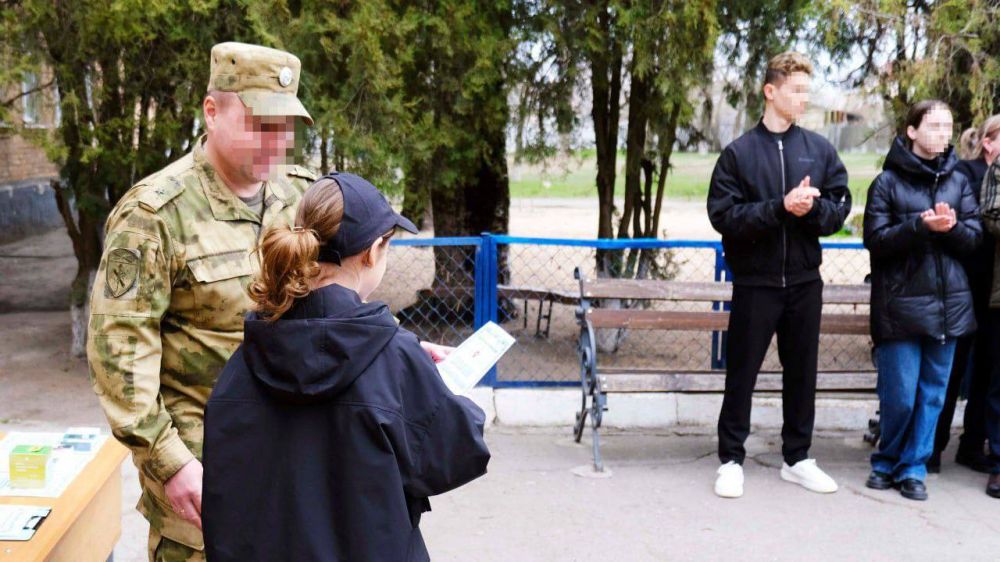В Геническе состоялось награждение победителей и участников конкурса детского рисунка "Моя Росгвардия" В Геническе состоялось награждение победителей и участников конкурса детского рисунка "Моя Росгвардия"
