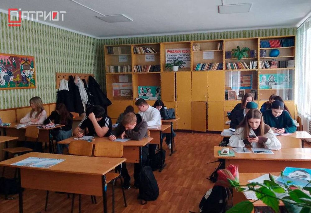 Сохраняя память поколений. В Генической школе №4 прошла презентация деятельности Всероссийского общественного движения «Волонтёры Победы» Сохраняя память поколений. В Генической школе №4 прошла презентация деятельности Всероссийского общественного движения «Волонтёры Победы»