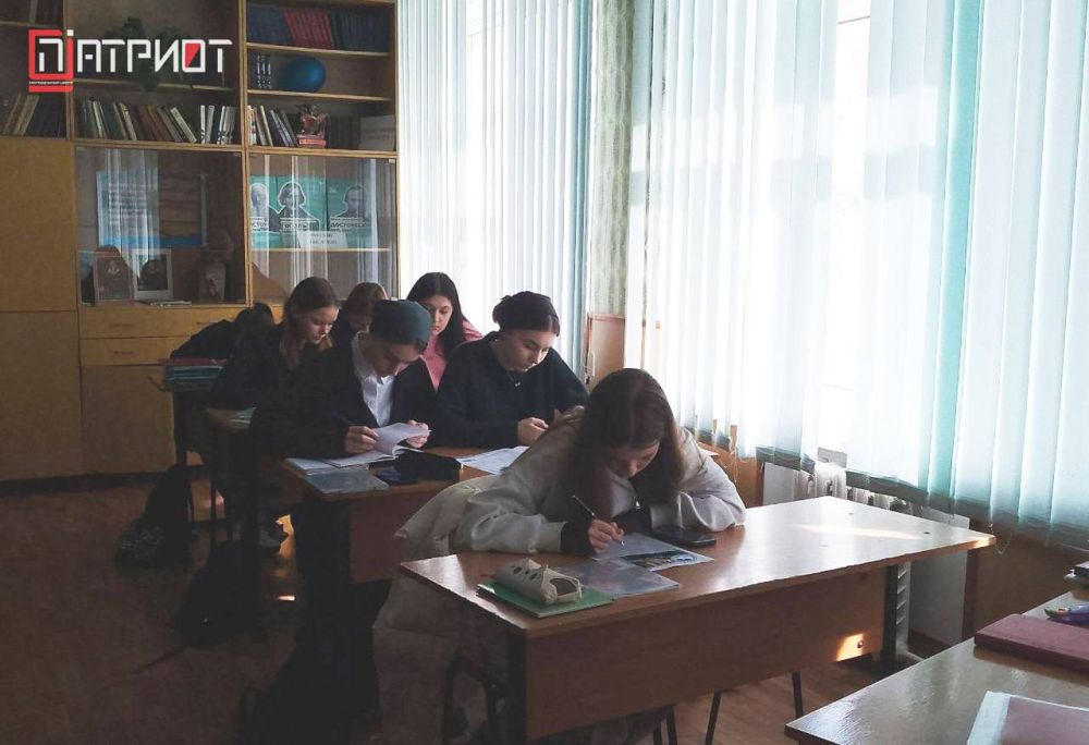 Сохраняя память поколений. В Генической школе №4 прошла презентация деятельности Всероссийского общественного движения «Волонтёры Победы» Сохраняя память поколений. В Генической школе №4 прошла презентация деятельности Всероссийского общественного движения «Волонтёры Победы»