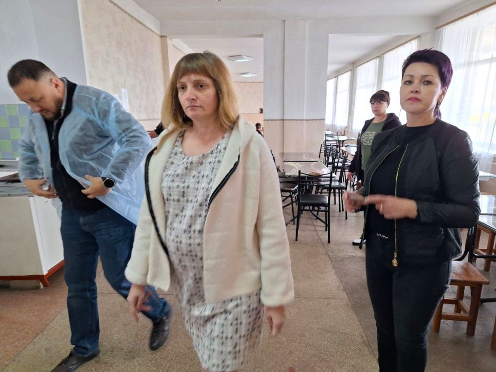 В Азовской школе проводятся осмотры перед началом ремонта В Азовской школе проводятся осмотры перед началом ремонта