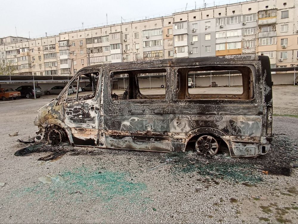 Обстрелом ВСУ повредило пять автомобилей и склады в Херсонской области Обстрелом ВСУ повредило пять автомобилей и склады в Херсонской области