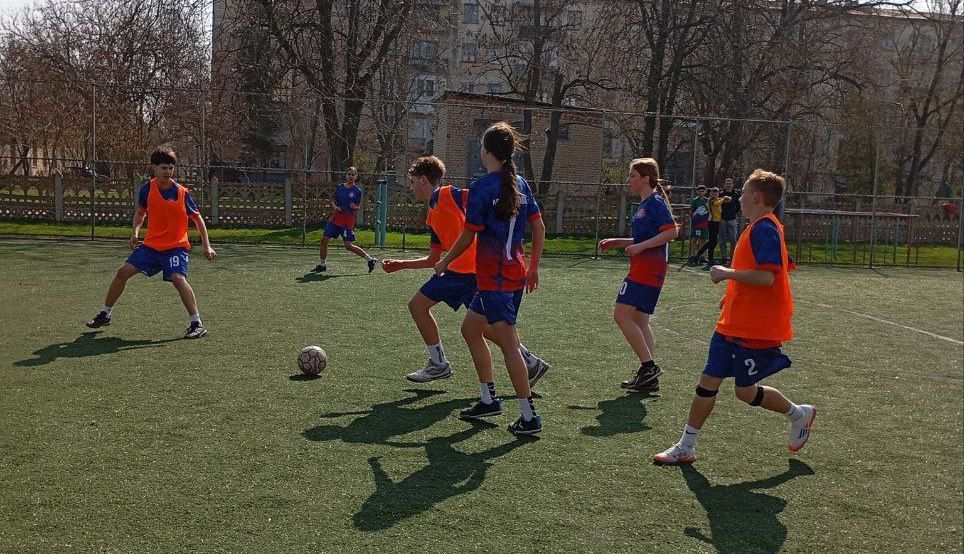 В ГБУ ДО ХО "Спортивная школа Аскания-Нова" Чаплинского муниципального округа состоялся внутришкольный турнир по мини-футболу "Волшебный мяч" В ГБУ ДО ХО "Спортивная школа Аскания-Нова" Чаплинского муниципального округа состоялся внутришкольный турнир по мини-футболу "Волшебный мяч"