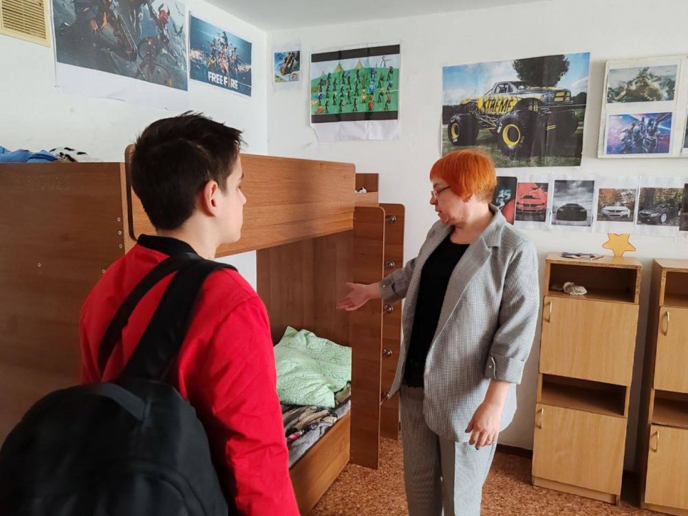 Игорь Кастюкевич: Я убежден, что мы все «связаны» друг с другом и своими действиями и решениями оказываем влияние на судьбы малознакомых людей не меньше, чем на свои собственные. Игорь Кастюкевич: Я убежден, что мы все «связаны» друг с другом и своими действиями и решениями оказываем влияние на судьбы малознакомых людей не меньше, чем на свои собственные.