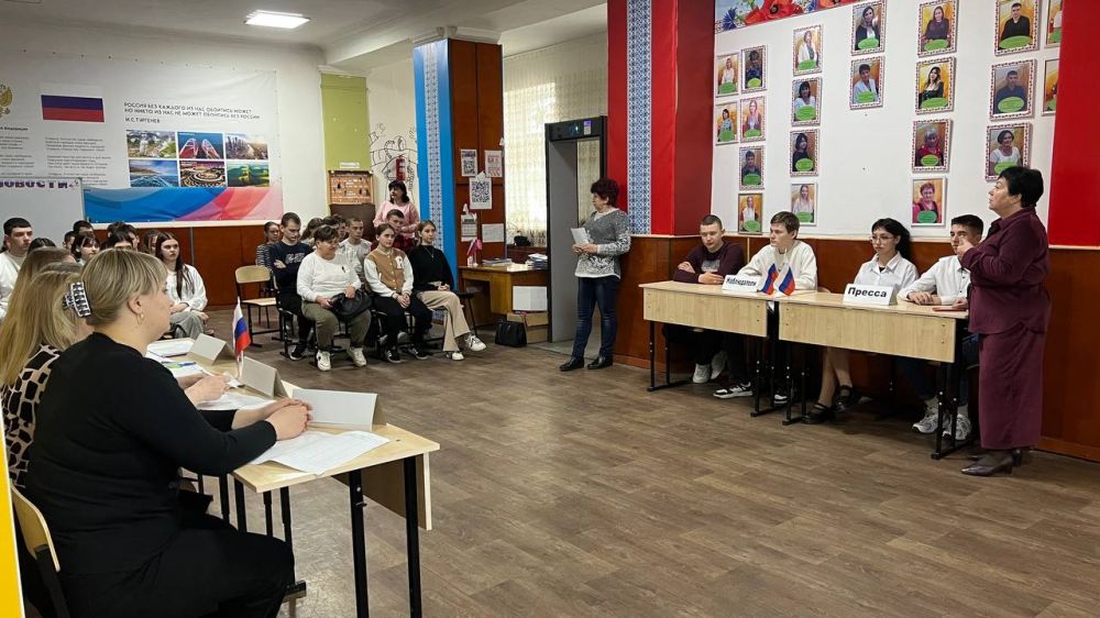 Мастер-класс по избирательному процессу "К выборам готовы" провели для учащихся Ровненской и Рыковской школ Мастер-класс по избирательному процессу "К выборам готовы" провели для учащихся Ровненской и Рыковской школ