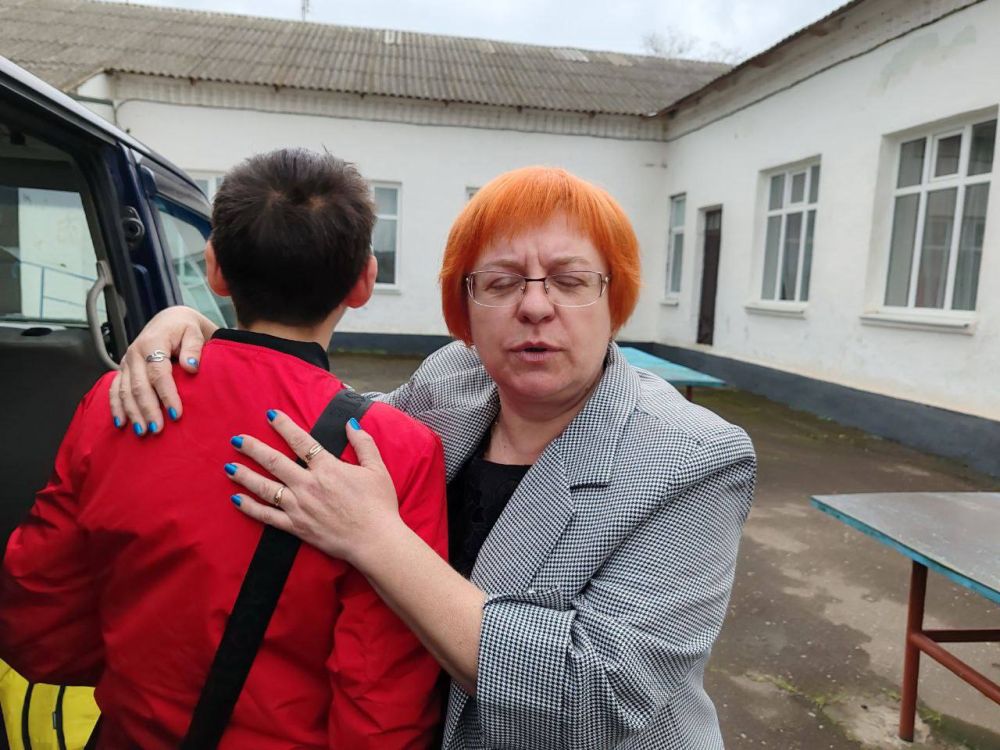 Игорь Кастюкевич: Я убежден, что мы все «связаны» друг с другом и своими действиями и решениями оказываем влияние на судьбы малознакомых людей не меньше, чем на свои собственные. Игорь Кастюкевич: Я убежден, что мы все «связаны» друг с другом и своими действиями и решениями оказываем влияние на судьбы малознакомых людей не меньше, чем на свои собственные.