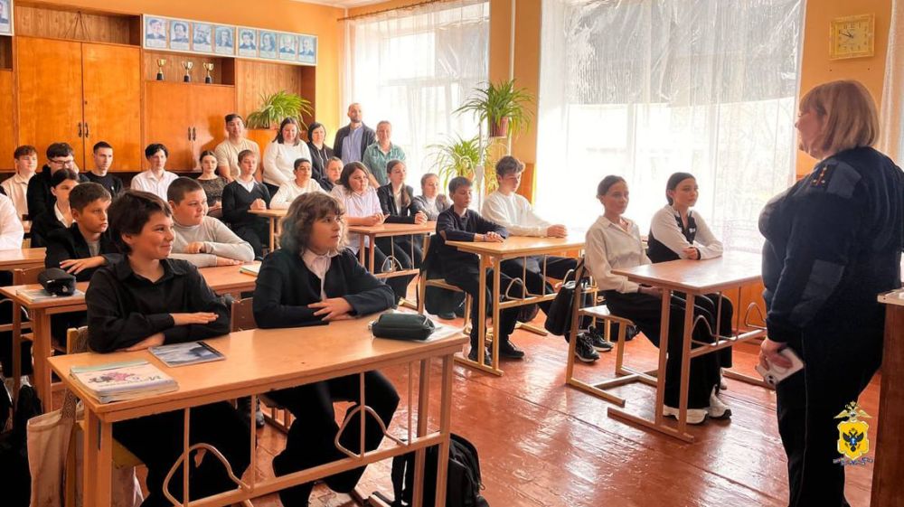 В рамках акции «Сообщи, где торгуют смертью» полицейские провели профилактические лекции для школьников трех округов В рамках акции «Сообщи, где торгуют смертью» полицейские провели профилактические лекции для школьников трех округов