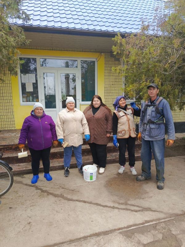 Субботник в Александровке. 4 апреля 2025 года в селе Александровка Каланчакского округа состоялся субботник, направленный на благоустройство территории, прилегающей к зданию администрации Субботник в Александровке. 4 апреля 2025 года в селе Александровка Каланчакского округа состоялся субботник, направленный на благоустройство территории, прилегающей к зданию администрации