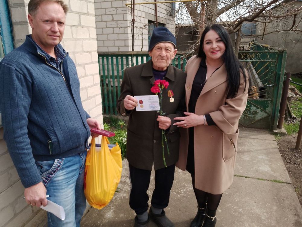 Ветеранам Великой Отечественной войны, проживающим в Михайловском территориальном управлении, вручили юбилейные медали Победы Ветеранам Великой Отечественной войны, проживающим в Михайловском территориальном управлении, вручили юбилейные медали Победы