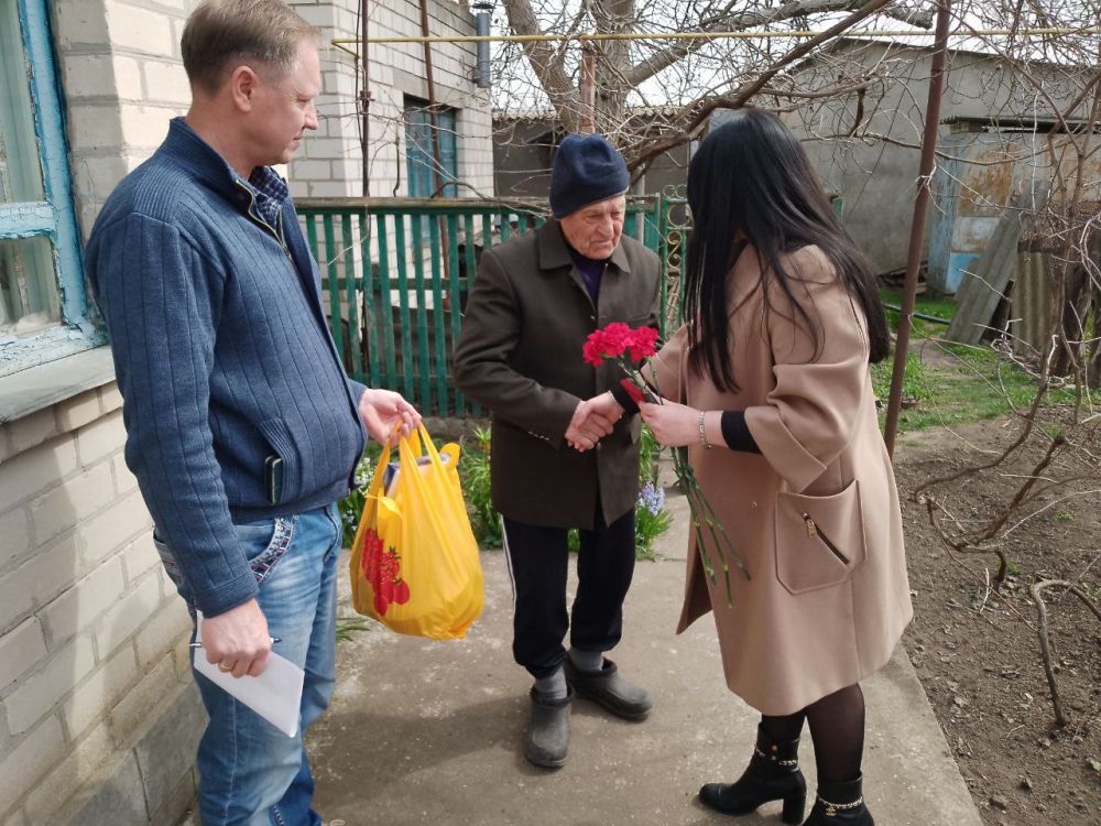 В Скадовском округе ветеранам Великой Отечественной войны вручили юбилейные медали В Скадовском округе ветеранам Великой Отечественной войны вручили юбилейные медали