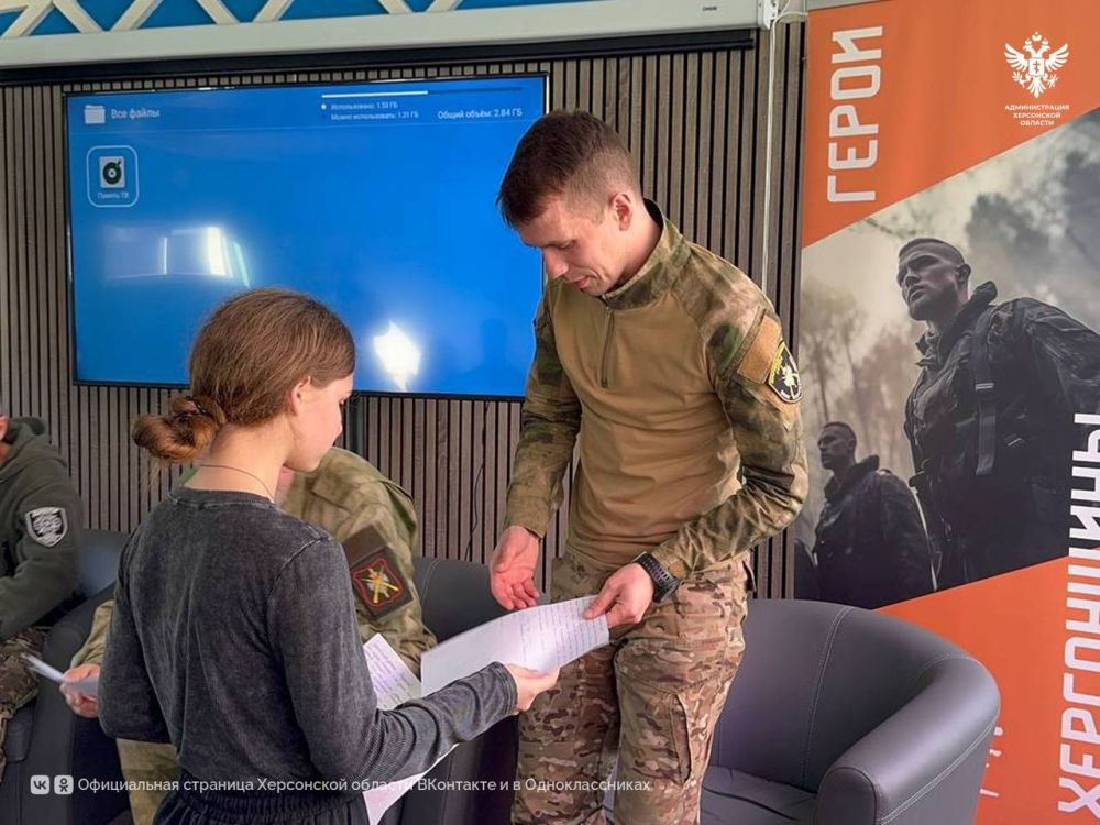 Участники проекта «Герои Херсонщины» провели урок мужества в Доме молодежи Участники проекта «Герои Херсонщины» провели урок мужества в Доме молодежи