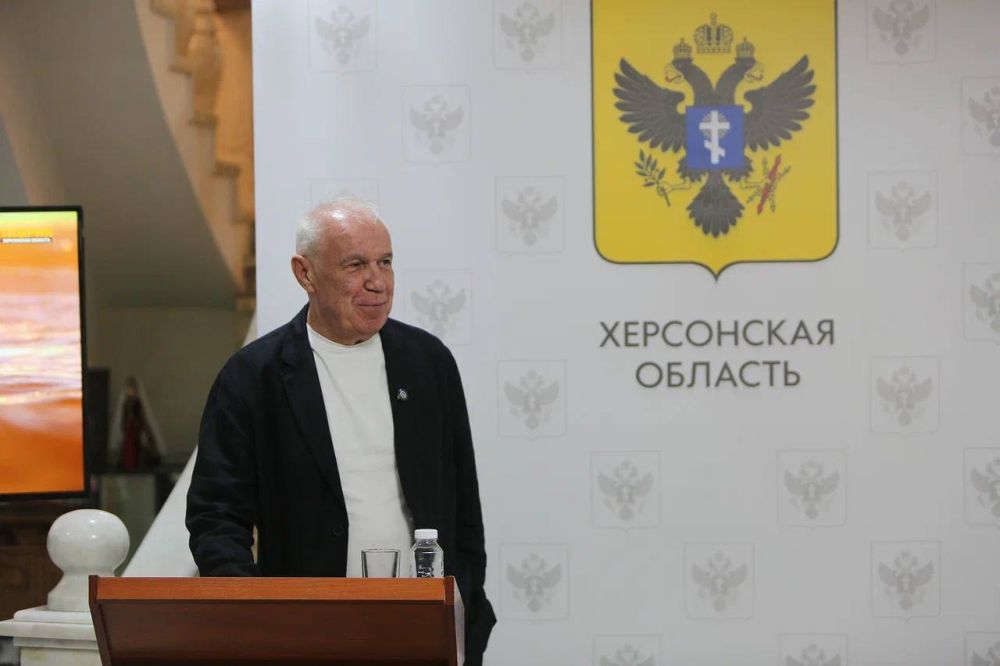 Малькевич представил свою книгу «Люди Херсонщины — Гордость России» Малькевич представил свою книгу «Люди Херсонщины — Гордость России»