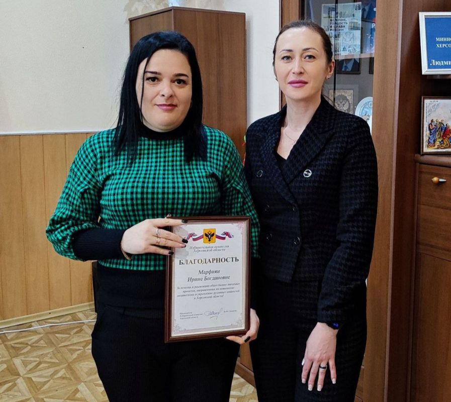 Министру образования и науки Херсонской области Людмиле Ковтун, а также сотруднику министерства вручены благодарственные письма от Председателя избиркома Херсонской области Министру образования и науки Херсонской области Людмиле Ковтун, а также сотруднику министерства вручены благодарственные письма от Председателя избиркома Херсонской области