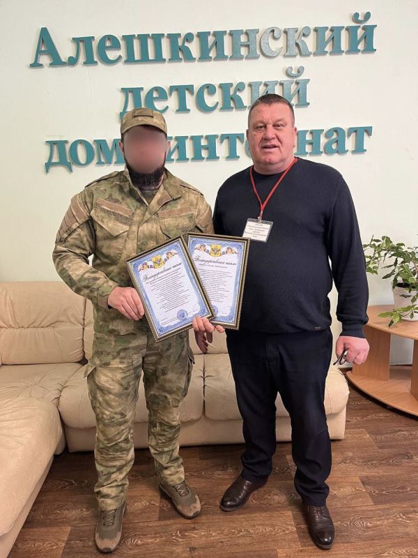 Росгвардейцы доставили гуманитарную помощь в Алешкинский детский дом-интернат Росгвардейцы доставили гуманитарную помощь в Алешкинский детский дом-интернат